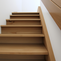 Escalier en Bois : Alliance Parfaite entre Tradition et Modernité pour un Intérieur Accueillant Domont